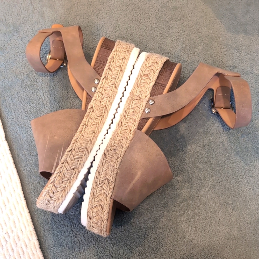Platform sandals